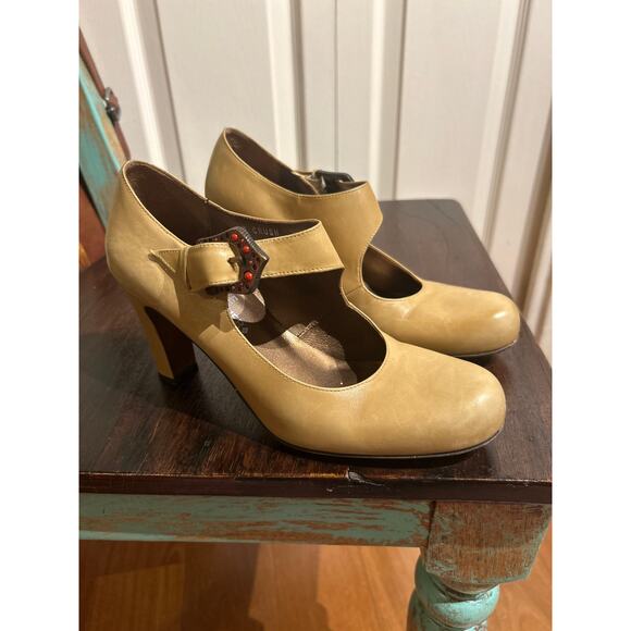 Donald J. Pliner Mary Jane Heels - Picture 1 of 10